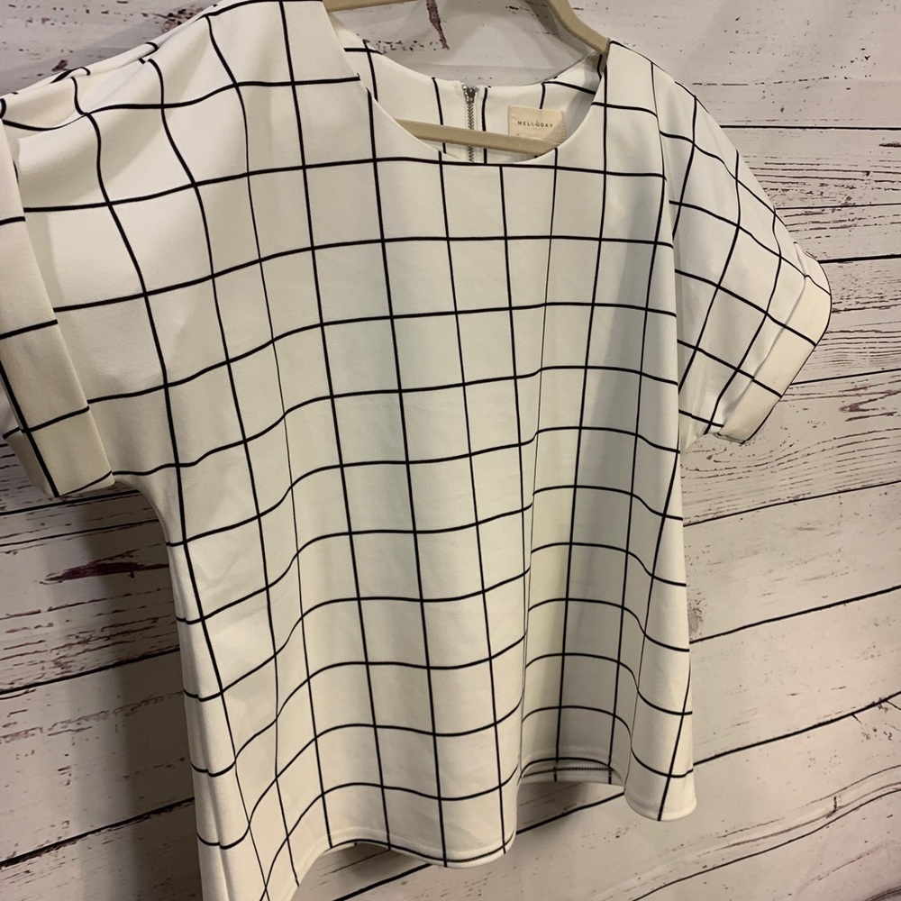 Melloday window pane design short sleeve top - Picture 5 of 7